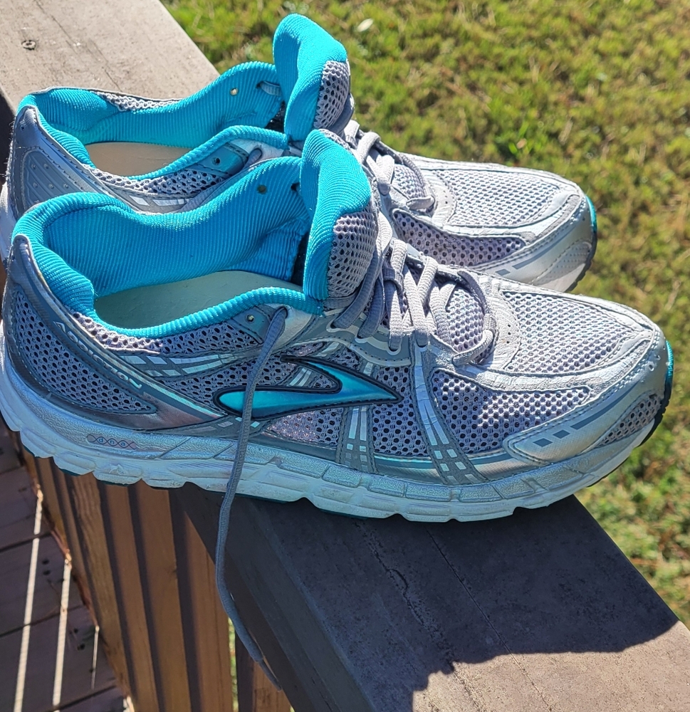 Brooks Addiction 11 Athletic Running Shoes Gray Teal Blue Women’s Size 11.5 Wide